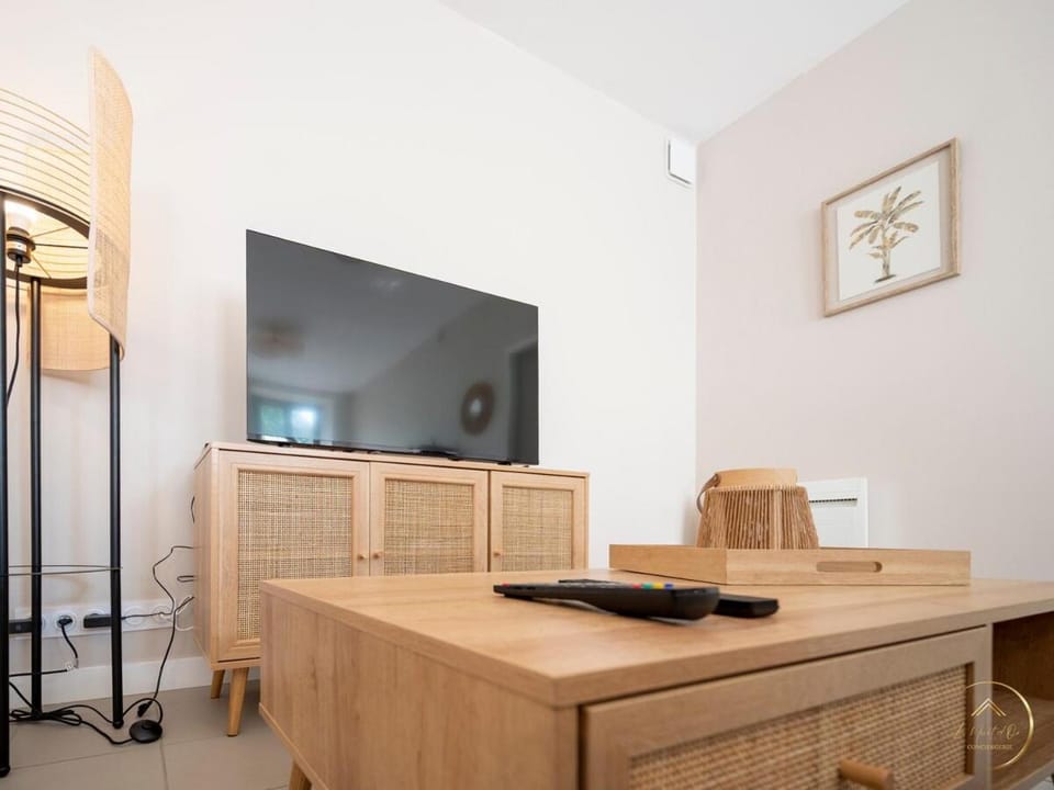 TV and multimedia, Living room, internet