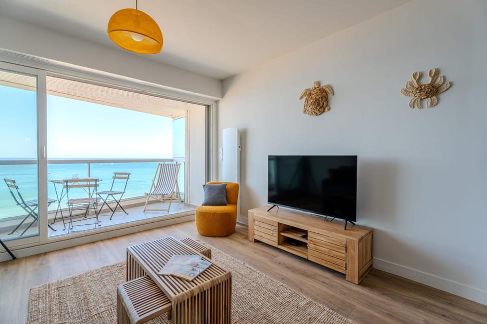 Communal lounge/ TV room, TV and multimedia, Living room, Sea view