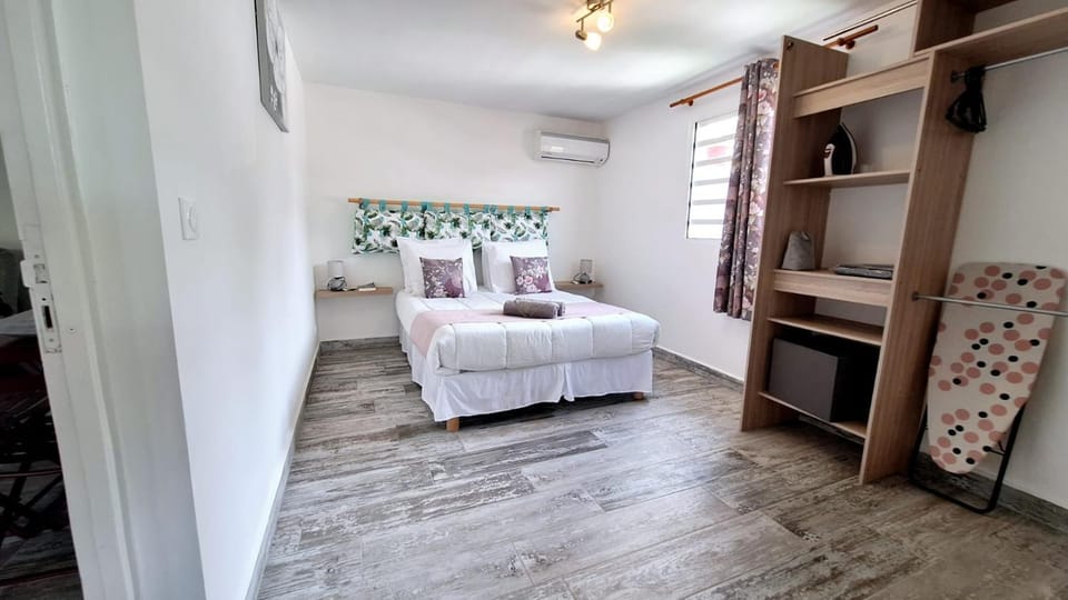 Bed, Photo of the whole room, Bedroom, wardrobe, air conditioner