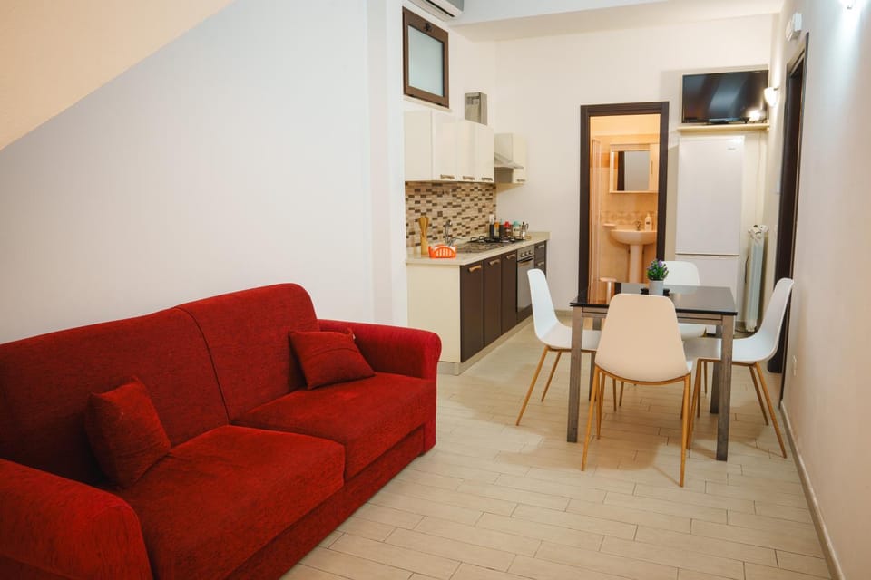 Kitchen or kitchenette, Living room, Seating area, Dining area