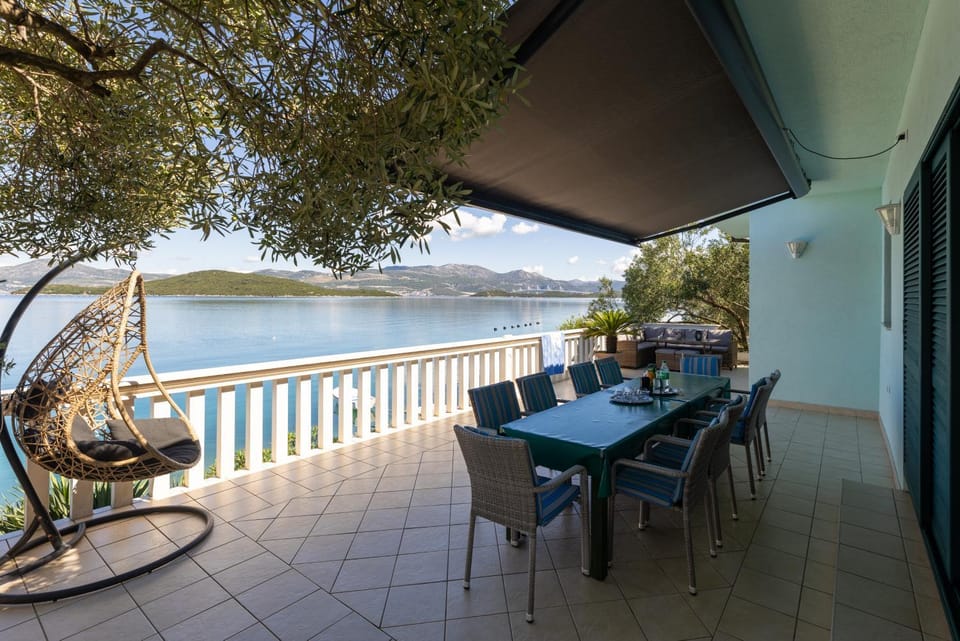 Day, Natural landscape, Balcony/Terrace, Dining area, Sea view