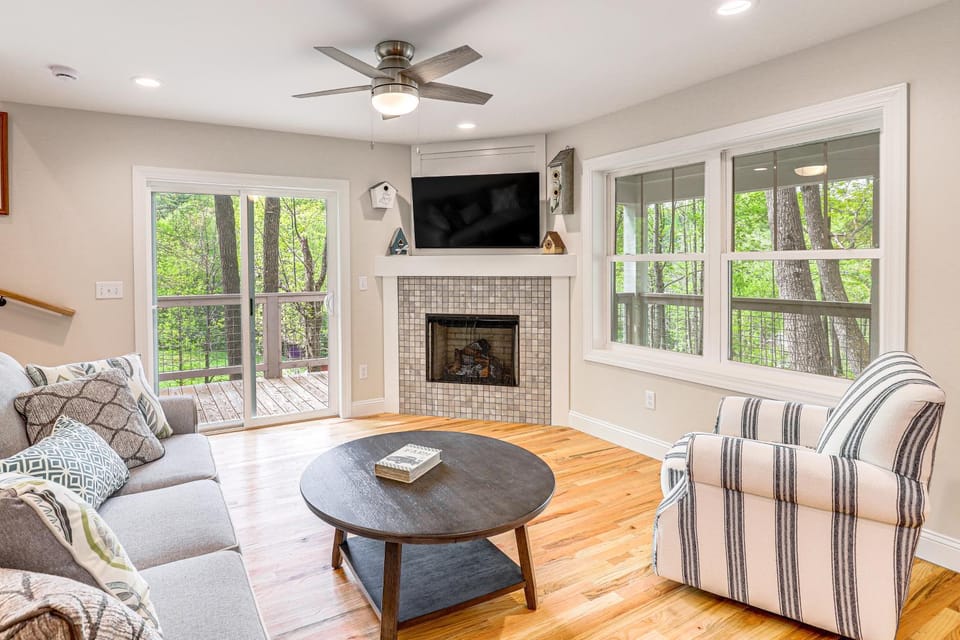 Farm On-Site: Mtn-View Cottage in Hendersonville! House in Flat Rock