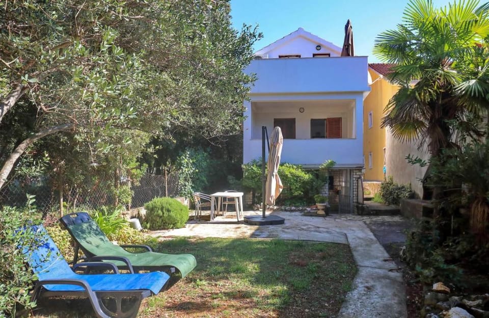 Property building, Spring, Day, Natural landscape, Garden view, sunbed