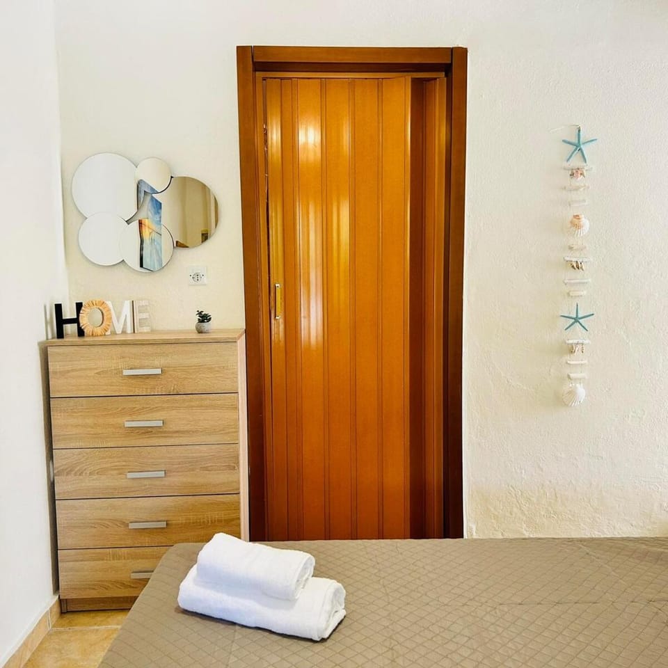 Bedroom, wardrobe