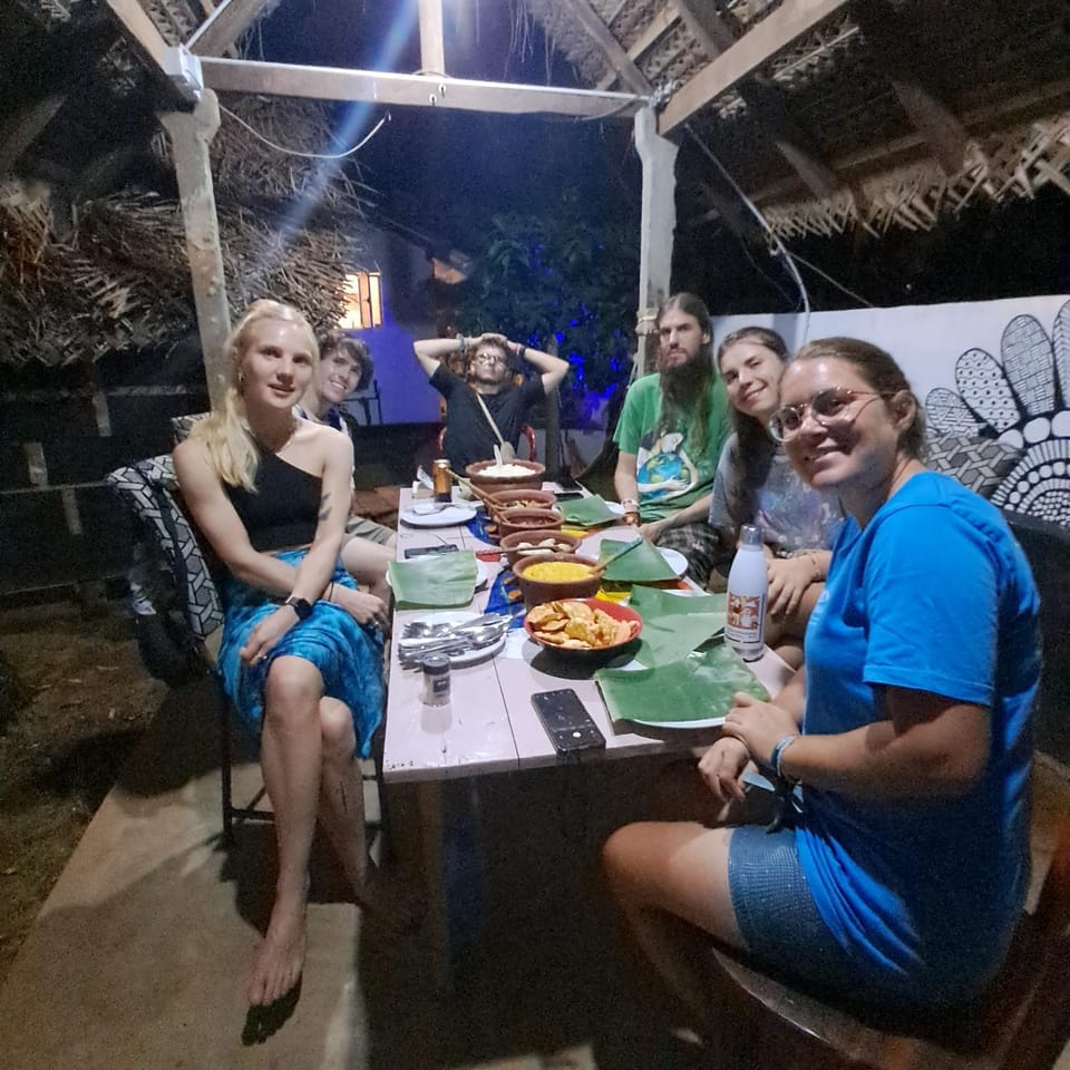 Restaurant/places to eat, Night, People, Food and drinks, Dining area, Lunch, Dinner, Drinks, group of guests
