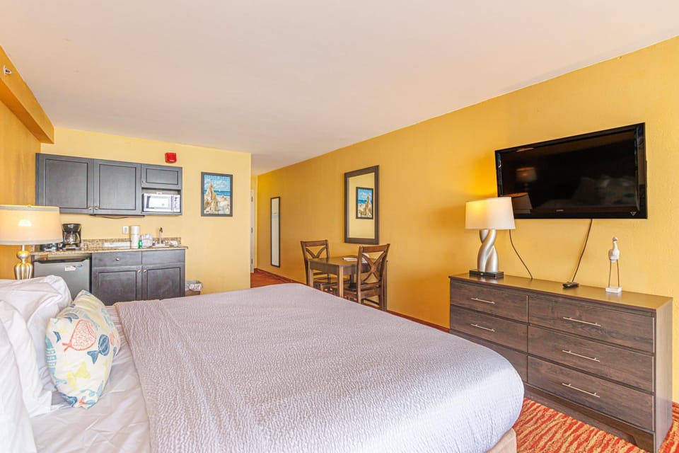 Oceanfront King Suite- Impeccable Views-Landmark 1230 House in Myrtle Beach