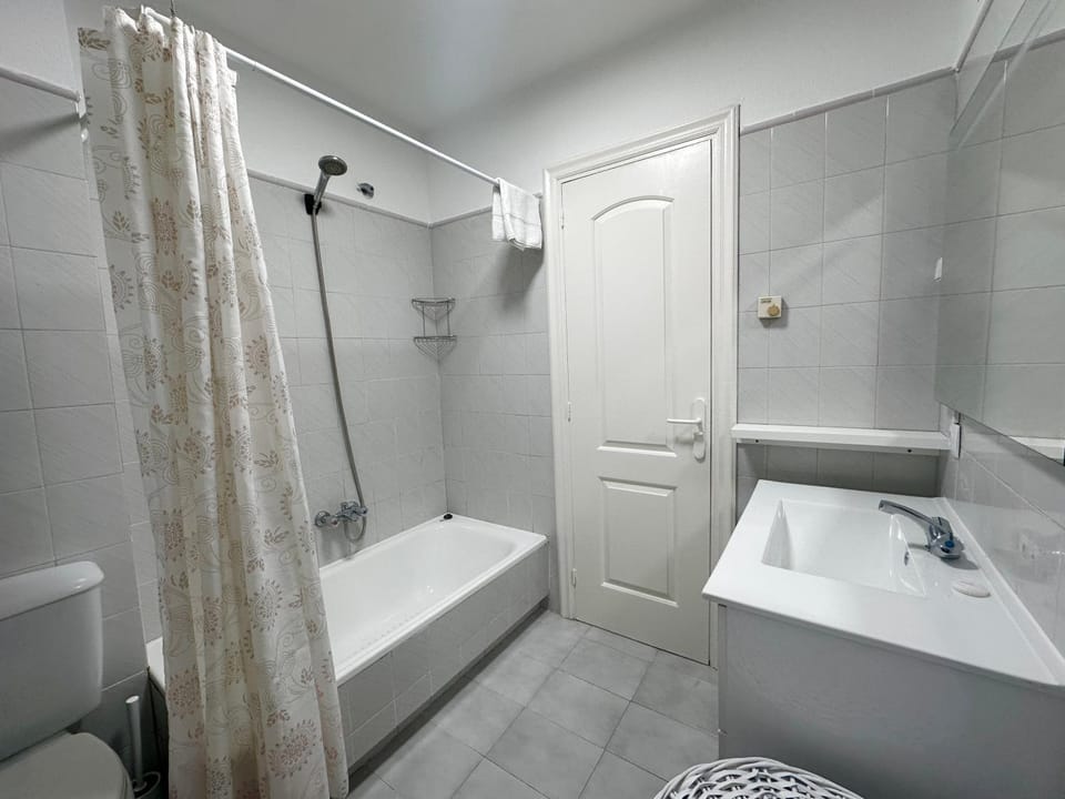 Bathroom, Bath