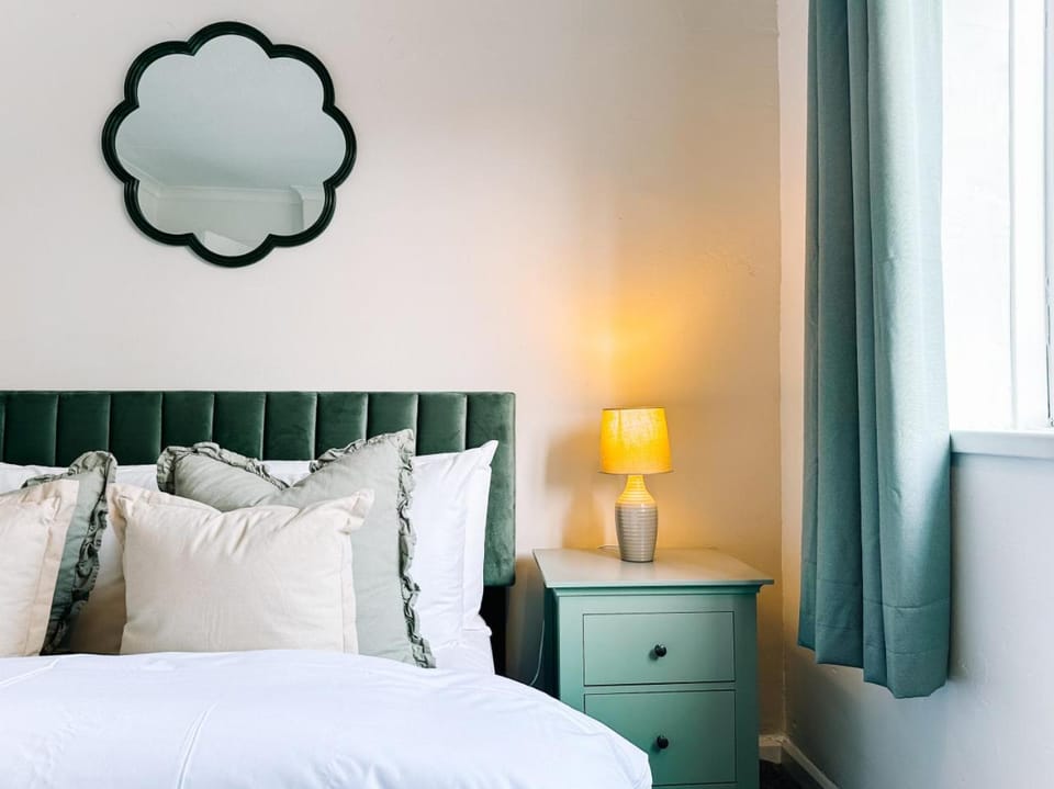 Castle View, by Solace Stays House in Cardiff