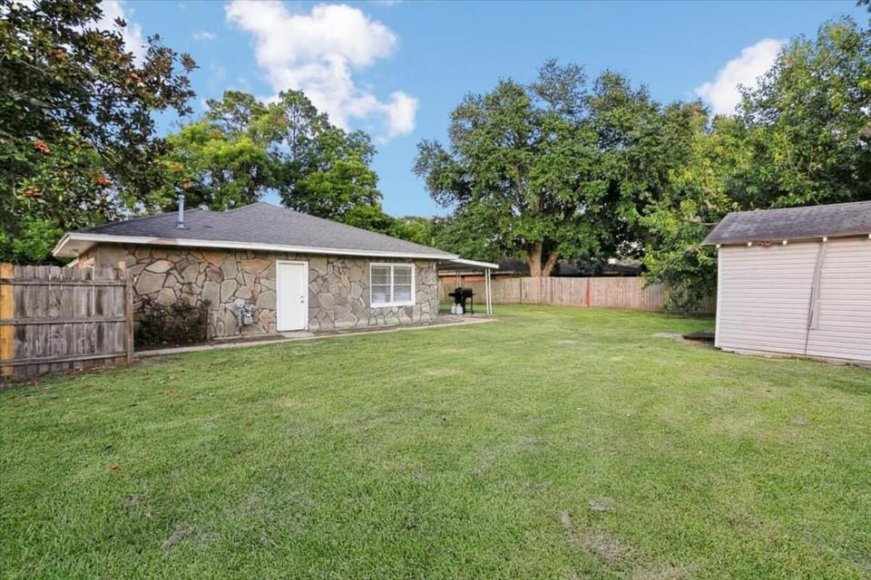 Charming 3 bedroom 2 bath home in Nederland House in Port Arthur