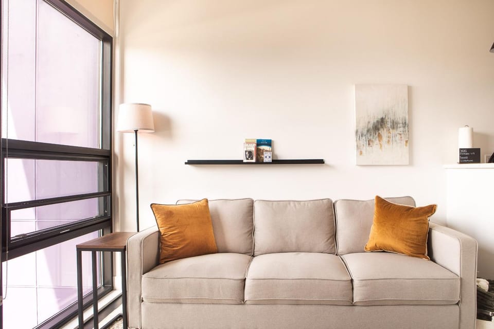 Modern Studio Apt with Rooftop, Gym, and Parking - Sleeps 4 Apartment in Milwaukee