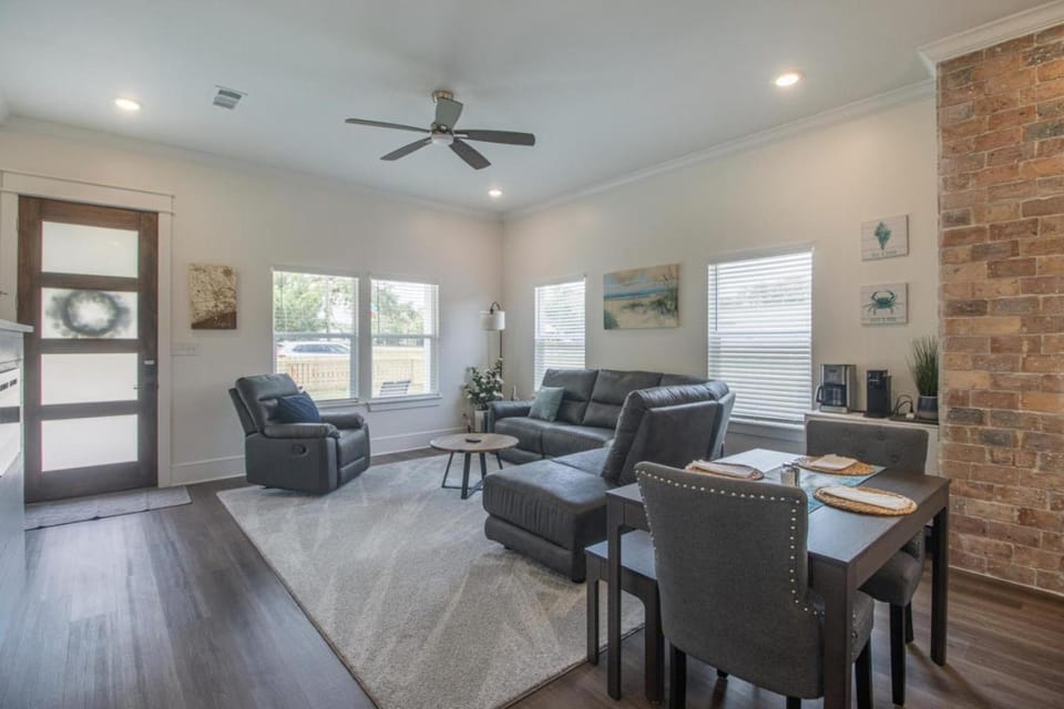 Beach Retreat at Gaston Point House in Gulfport