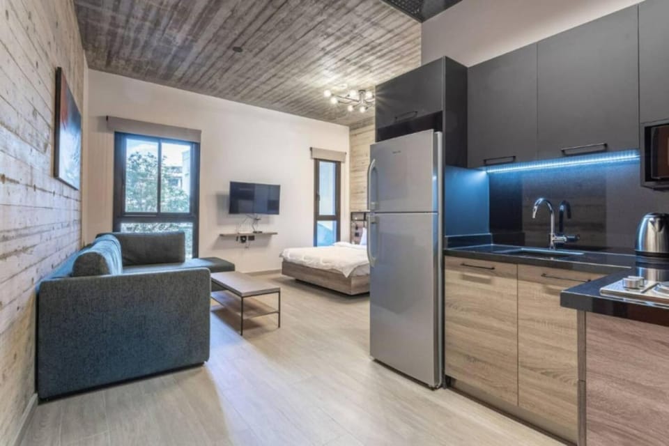 Bed, TV and multimedia, Coffee/tea facilities, Kitchen or kitchenette, Photo of the whole room, Bedroom