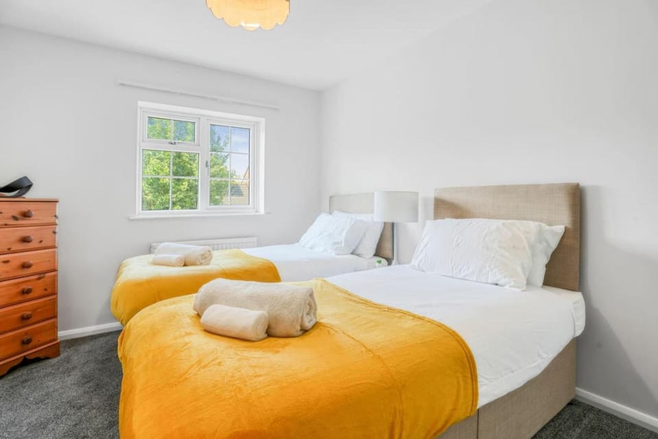 Cozy 3 Bedroom Retreat perfect for family and work travel House in Wellingborough