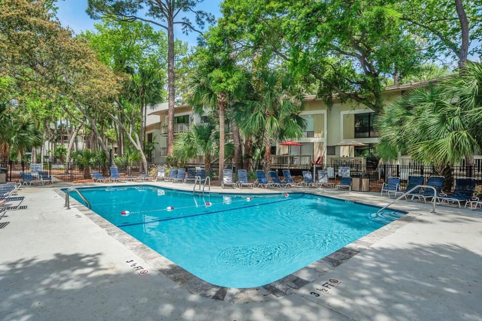 Brand New Seascape Townhome, 2 min Beachwalk House in South Forest Beach