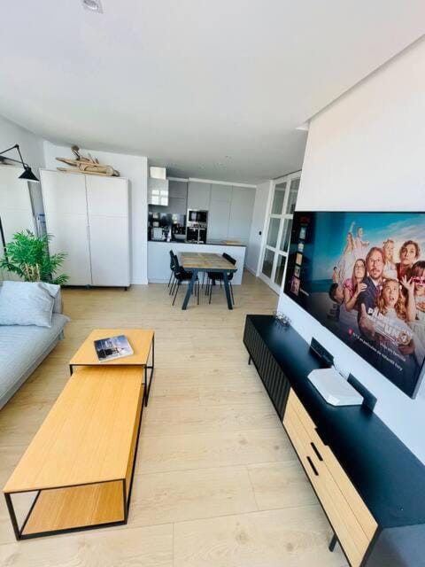 TV and multimedia, Dining area