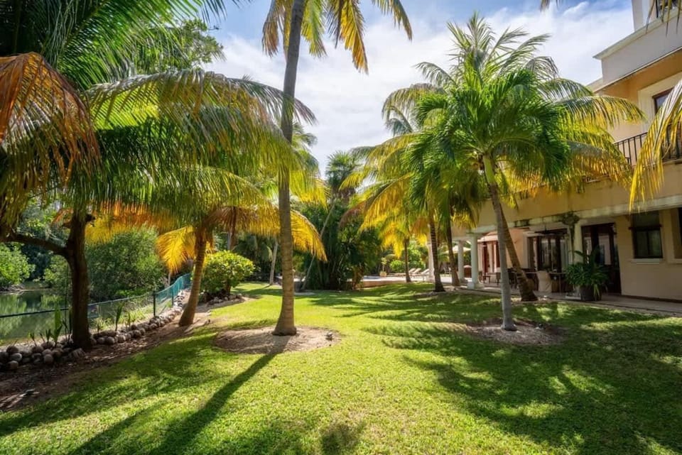 Villa Laguna del Mar - Cancun Hotel Zone Villa in Cancun