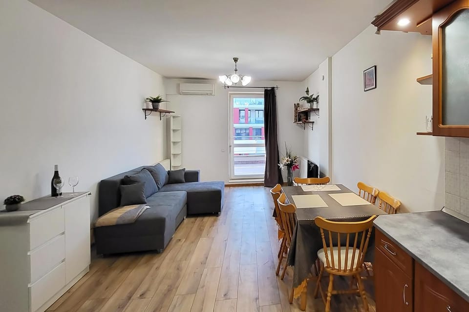 Communal lounge/ TV room, TV and multimedia, Living room, Dining area