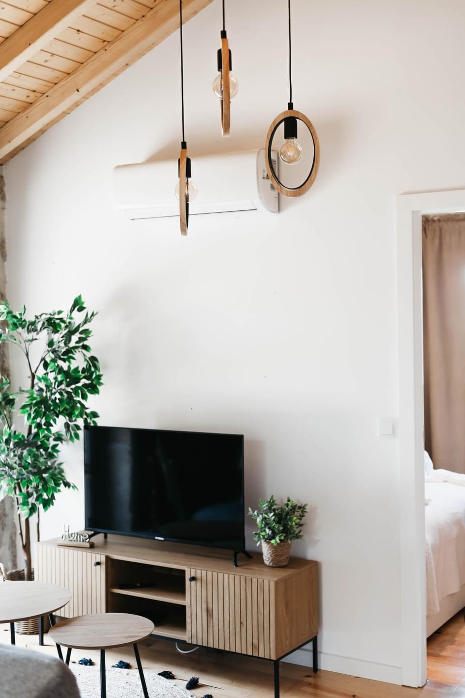 Communal lounge/ TV room, TV and multimedia, Living room, Seating area, Evening entertainment