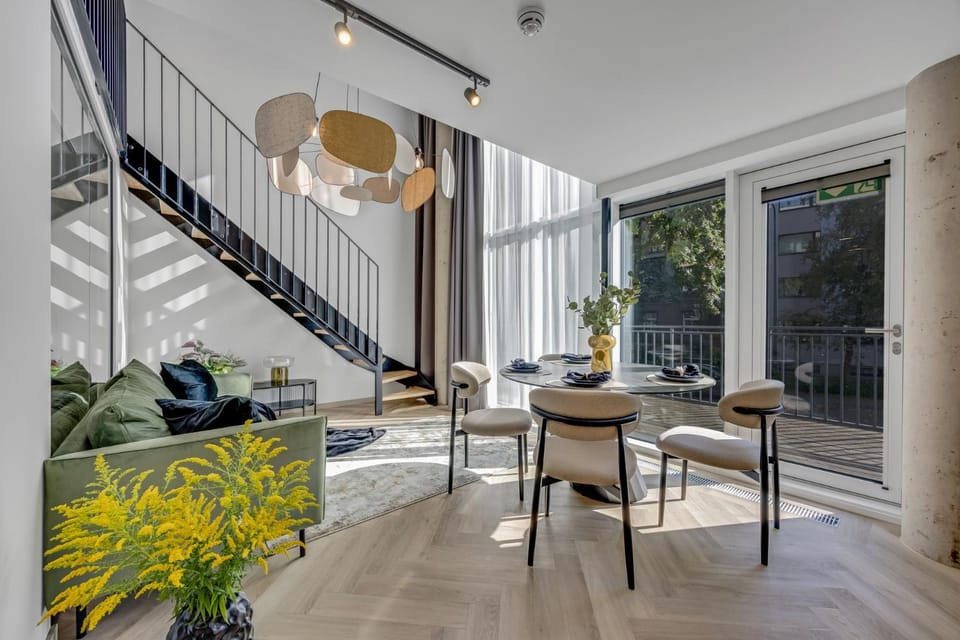 View (from property/room), Living room, Seating area, Dining area