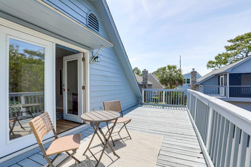 Walk to Ocean & Golf: North Myrtle Beach Home! House in North Myrtle Beach