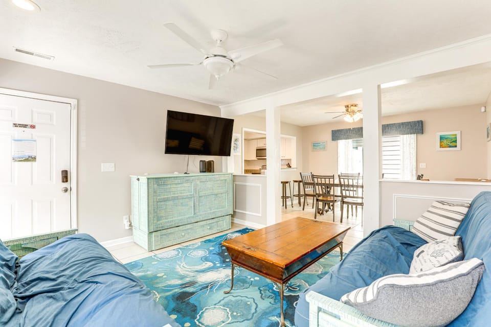 Walk to Ocean & Golf: North Myrtle Beach Home! House in North Myrtle Beach