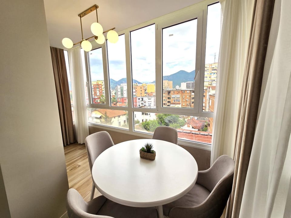 Natural landscape, Living room, Seating area, Dining area, Mountain view