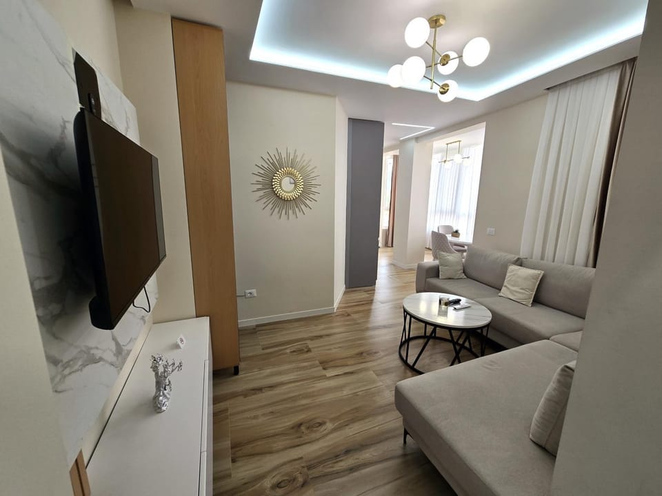 Communal lounge/ TV room, TV and multimedia, Living room, Seating area, Dining area, Evening entertainment
