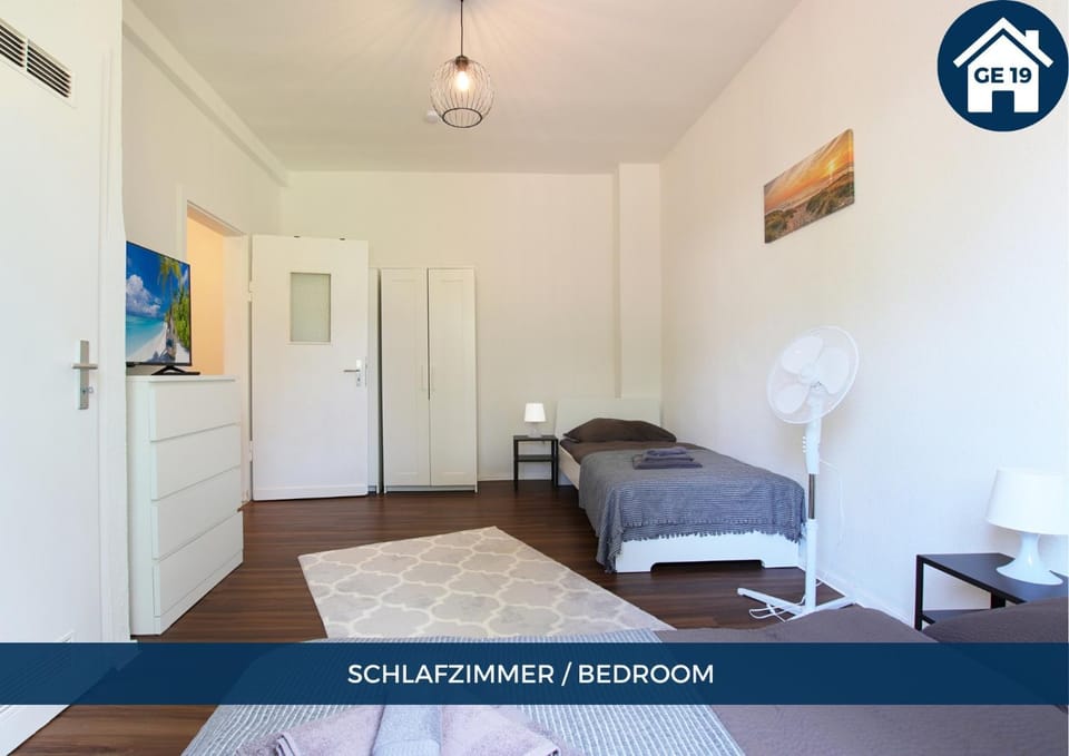 Bed, TV and multimedia, Photo of the whole room, Bedroom, wardrobe