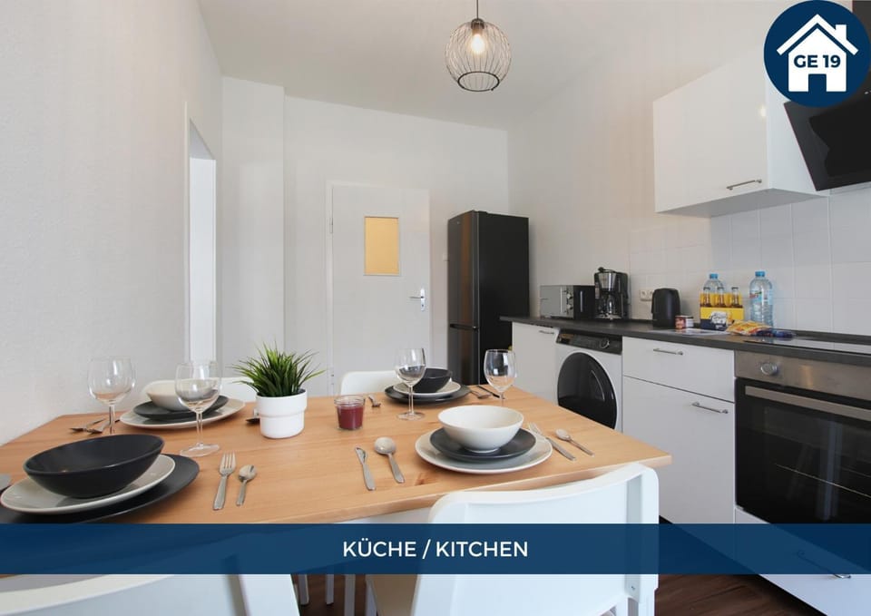 Coffee/tea facilities, Kitchen or kitchenette, Dining area, dishwasher, microwave, oven, stove, toaster, washing machine