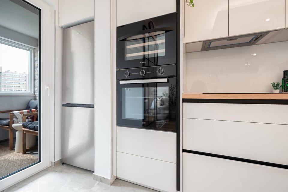 Kitchen or kitchenette, minibar, oven
