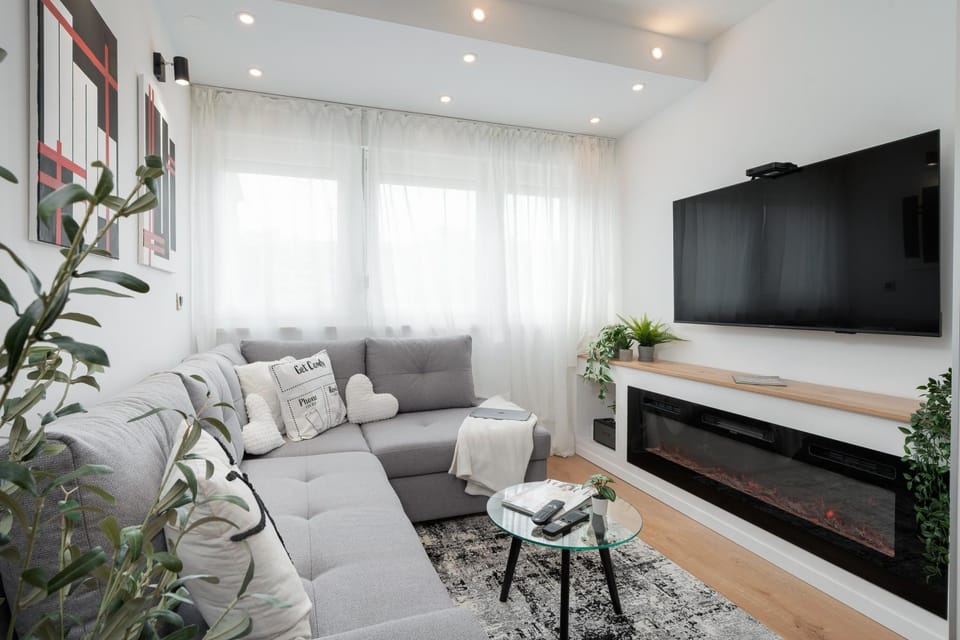 Communal lounge/ TV room, Living room, Seating area