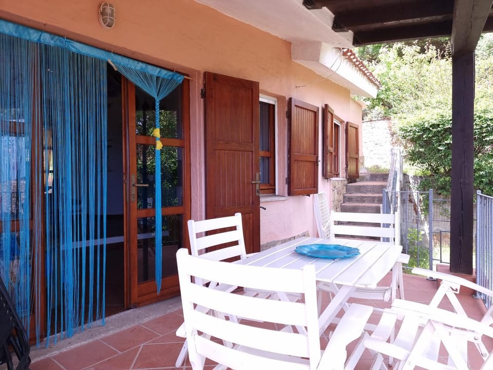 Property building, Day, Dining area