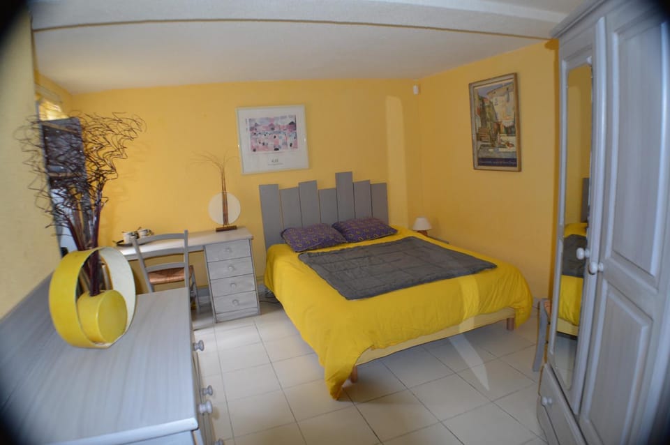 Chambre d'hôte à Pierrevert, en Haute Provence Bed and Breakfast in Manosque