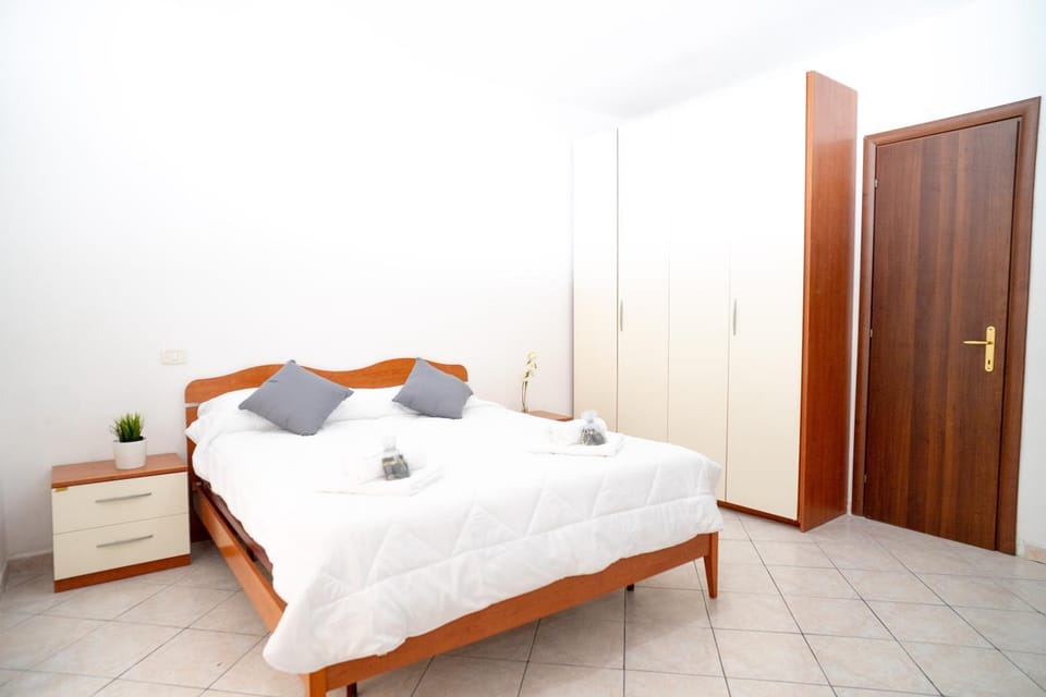 Bed, Photo of the whole room, Bedroom, towels, wardrobe