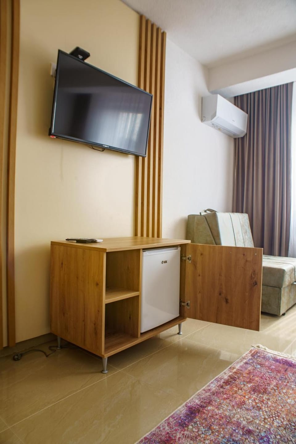 TV and multimedia, Living room, Seating area, air conditioner