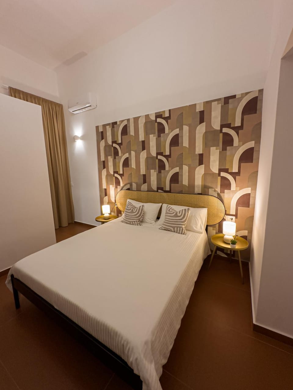 Bed, Photo of the whole room, Bedroom, air conditioner
