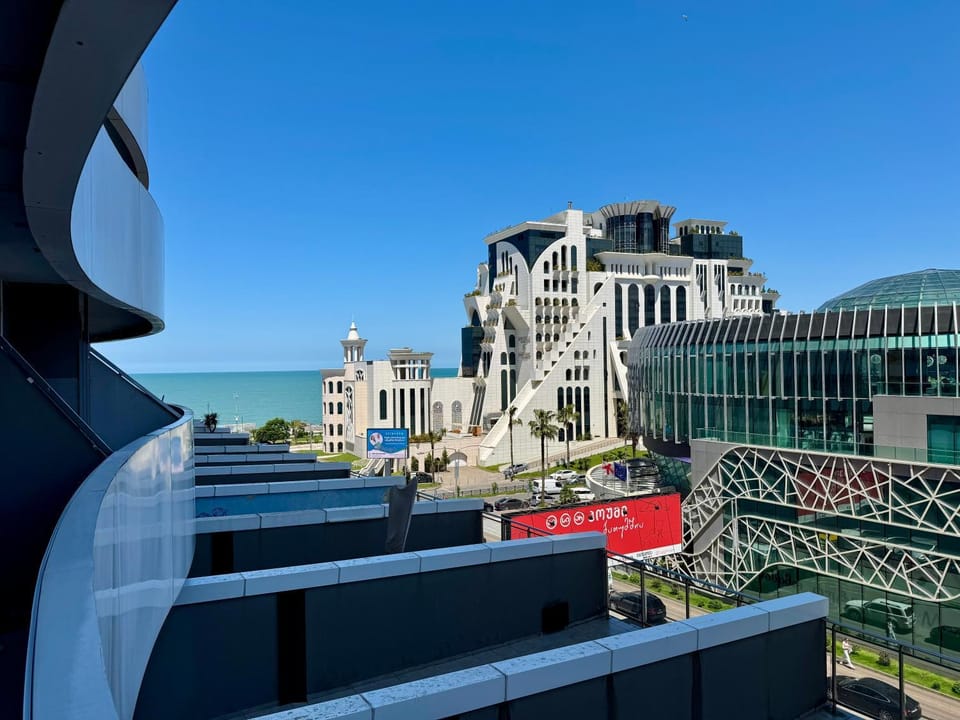 View (from property/room), Balcony/Terrace, City view, Sea view