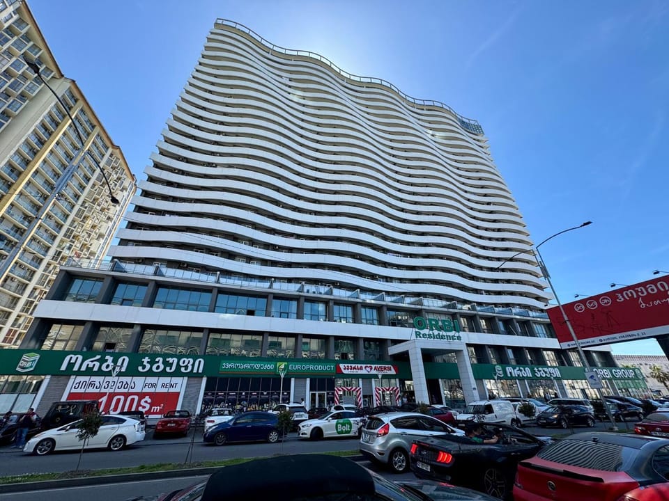 Property building, Facade/entrance, Day, On-site shops, Supermarket/grocery shop, Parking