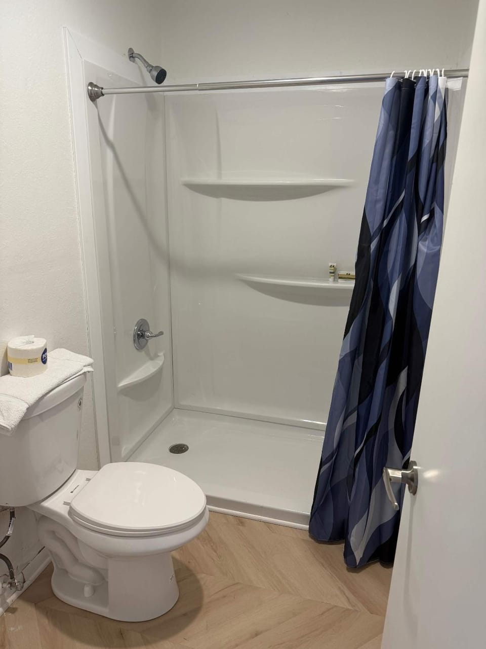 Newly Remodeled Deluxe King Suite Apartment in Lake of the Ozarks