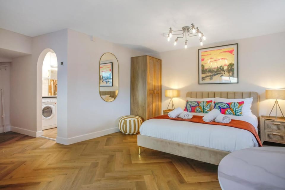 Great Location! - Large Luxury Studio By River Apartment in Cambridge