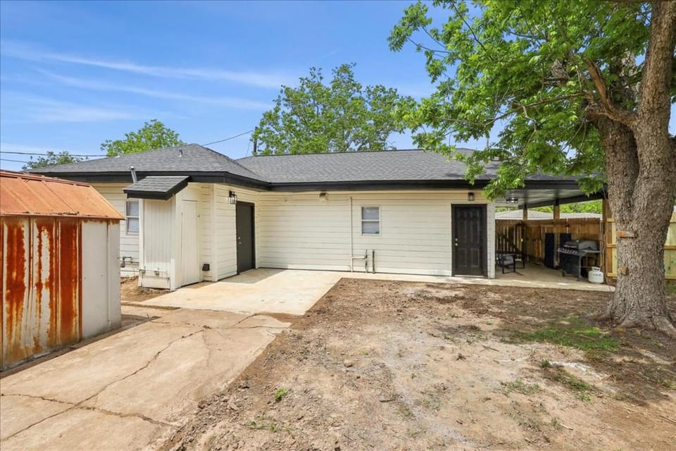 Comfortable 2-Bedroom Rental in Bridge City House in Port Arthur