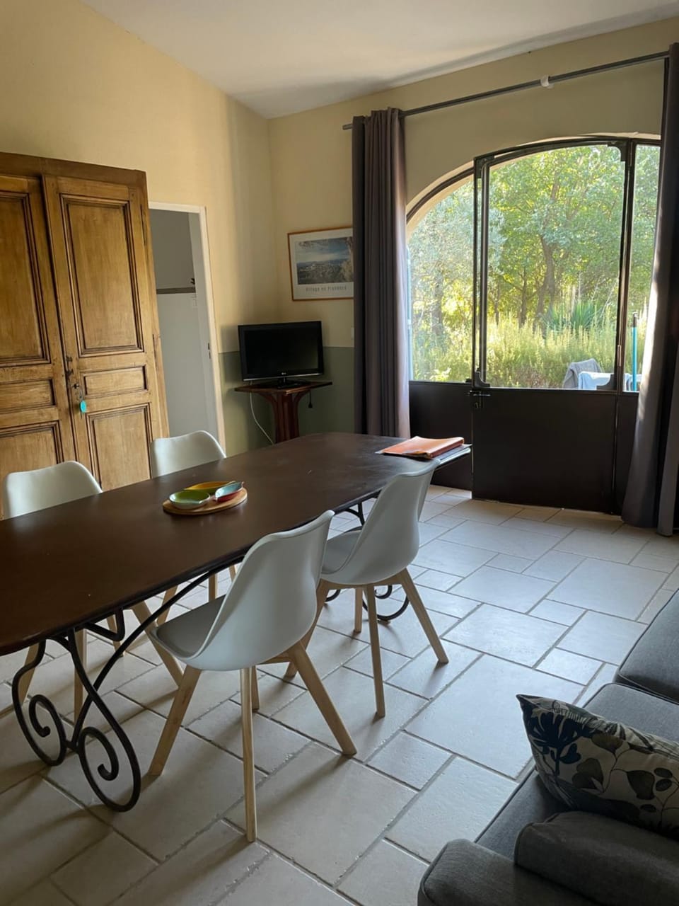 Le Bois De La Cour House in Apt