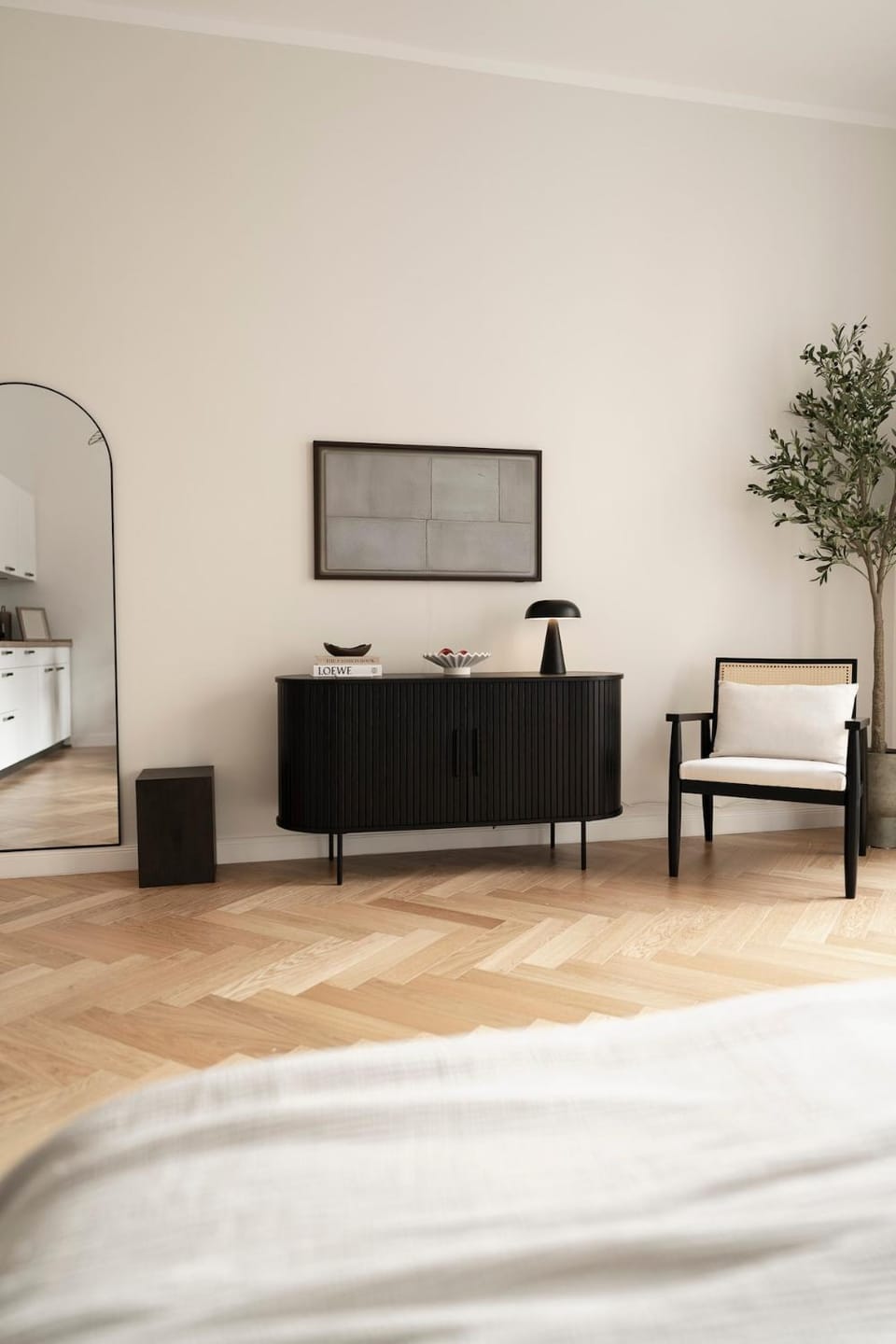 TV and multimedia, Photo of the whole room, Seating area, Bedroom