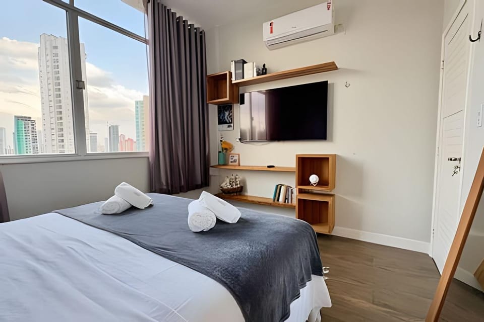 Bed, TV and multimedia, View (from property/room), Bedroom