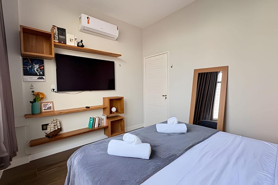 Bed, TV and multimedia, View (from property/room), Bedroom