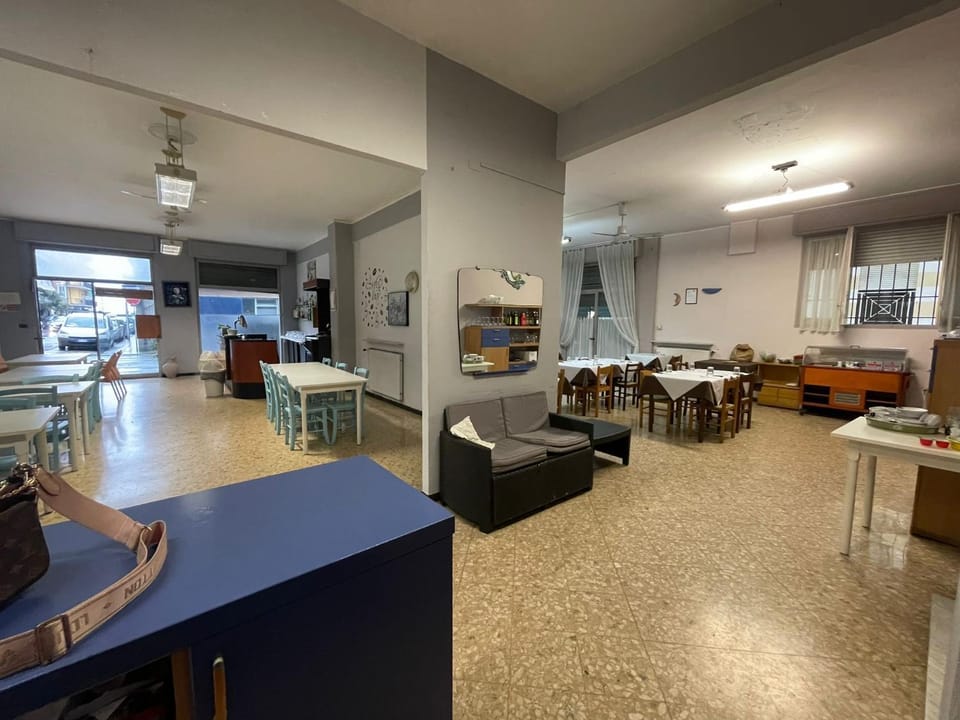 Seating area, Dining area