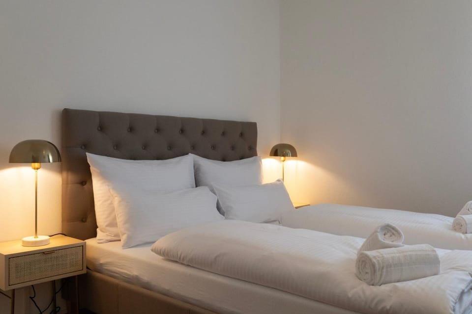 Bed, Photo of the whole room, Bedroom, towels