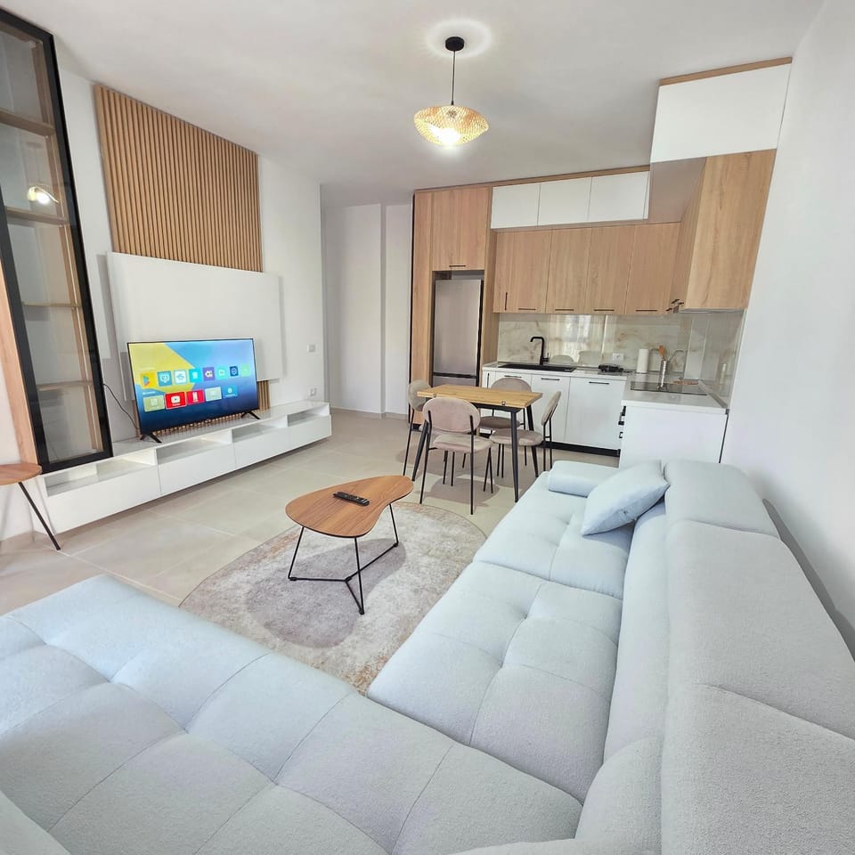 TV and multimedia, Kitchen or kitchenette, Living room, Seating area, Dining area