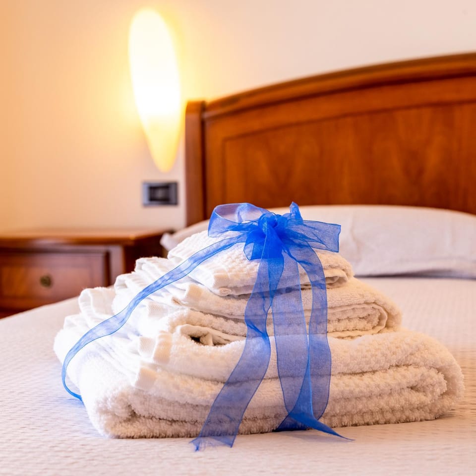 Bedroom, towels