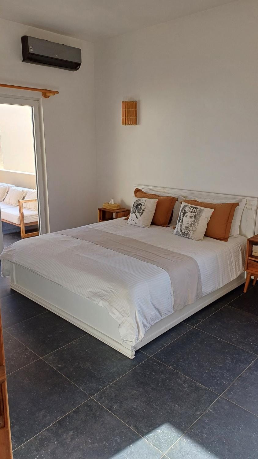Bed, Bedroom, air conditioner